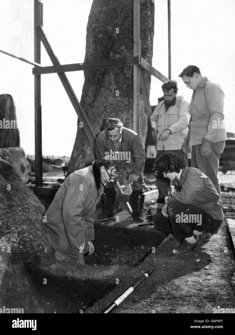 Punti di riferimento - Stonehenge - Riparazione - 1958 Foto Stock