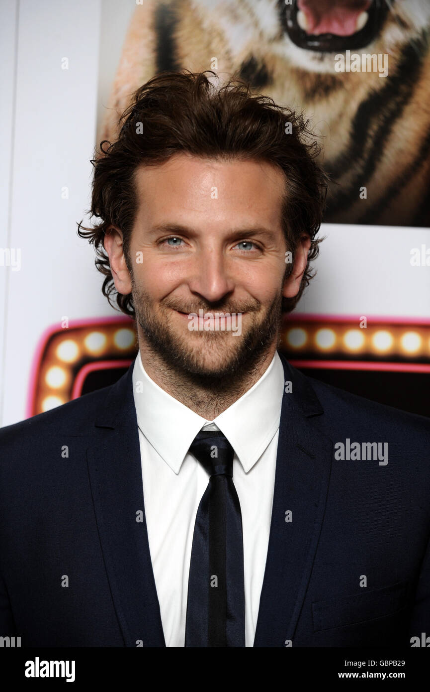 Bradley Cooper arriva alla prima del nuovo film The Hangover al Vue West End di Londra. Foto Stock