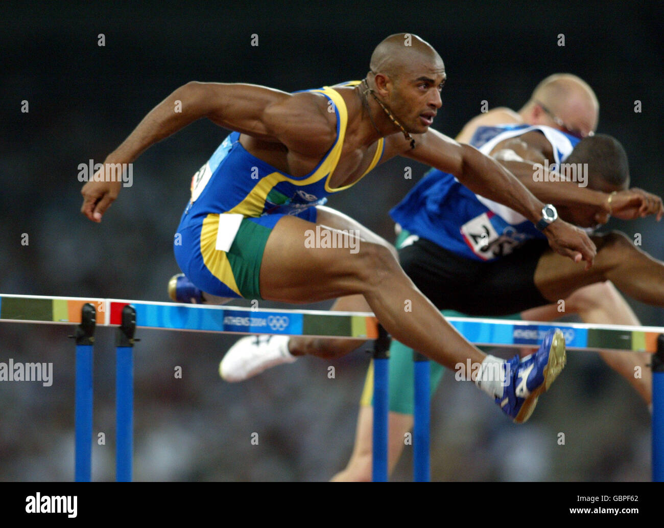 Il brasiliano Mateus Inocencio in azione durante gli Hurdles da 110 m uomini, Round 2 Foto Stock