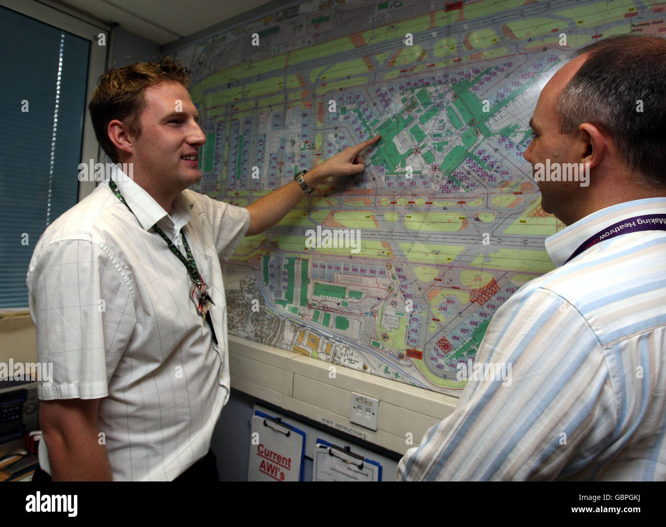 Aeroporto di Heathrow. Responsabile delle operazioni aeree Mark Sandford presso l'aeroporto di Heathrow, Middlesex Foto Stock