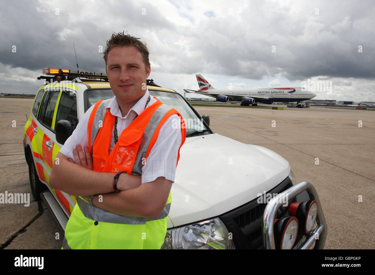 Airside Operations Duty Manager Mark Sandford presso l'aeroporto di Heathrow, Middlesex Foto Stock