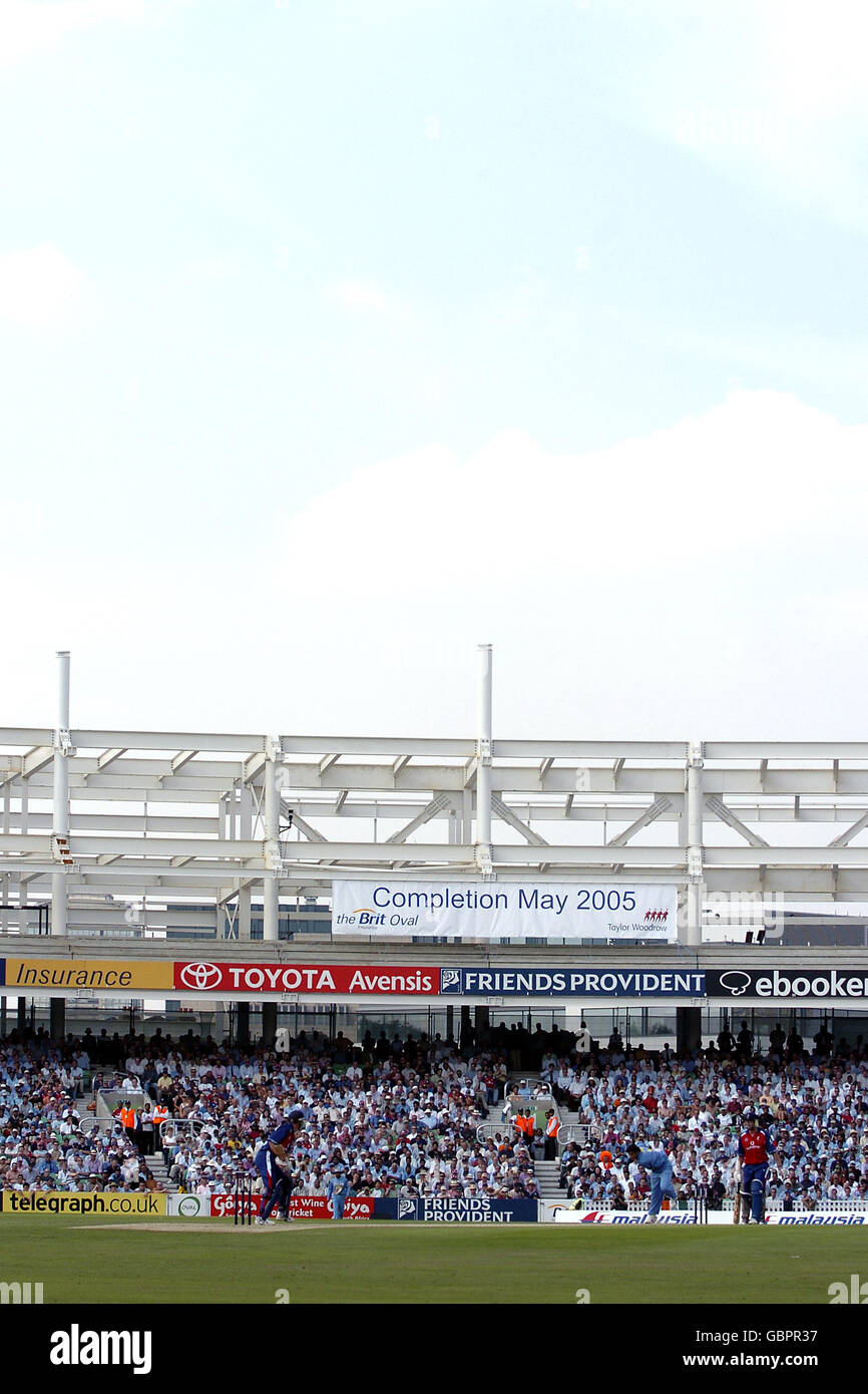 Cricket - NatWest Challenge - Inghilterra / India. I fan si immergersi nell'atmosfera del Brit Oval Foto Stock