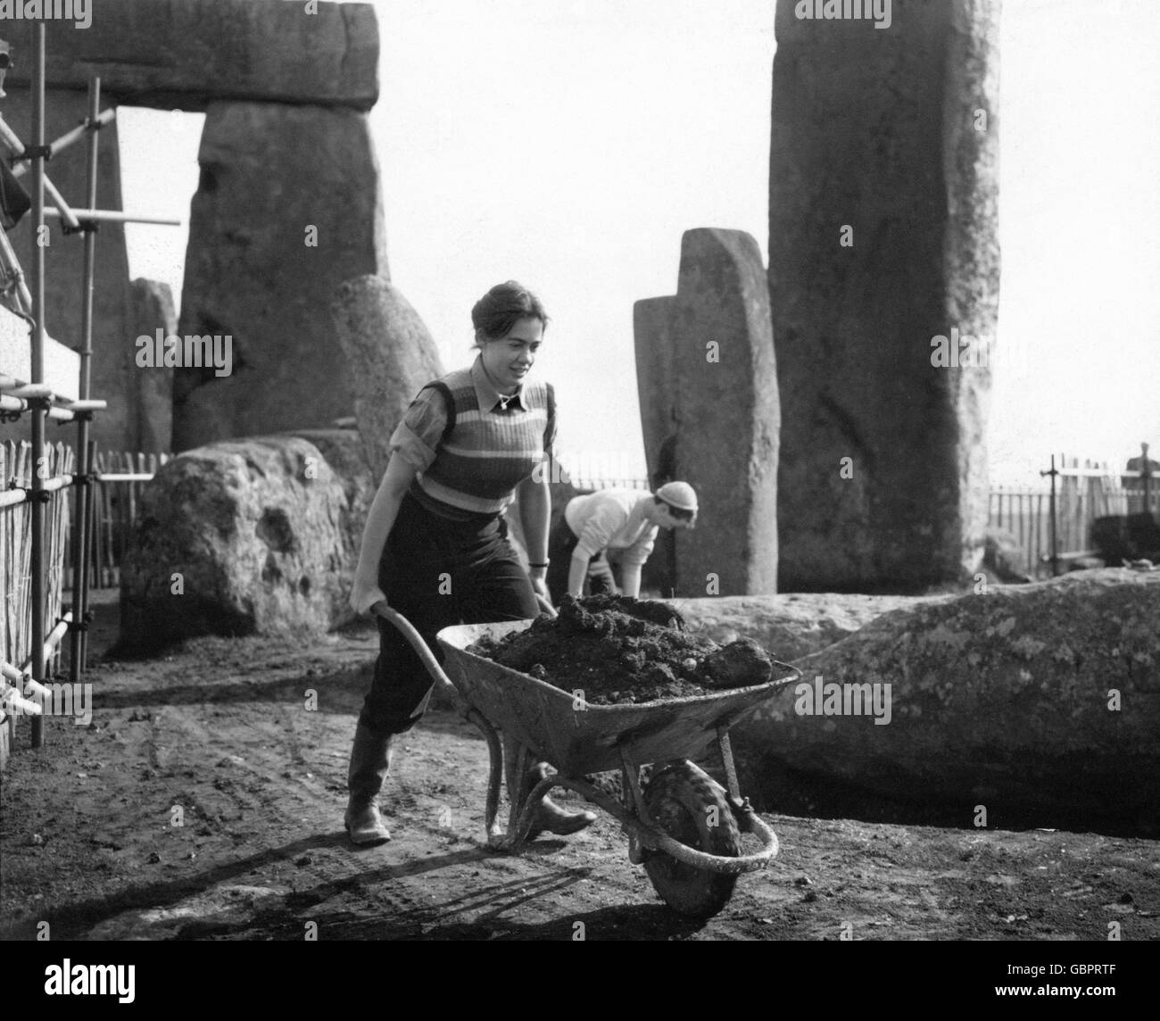 Punti di riferimento - Stonehenge - Riparazione - 1958 Foto Stock