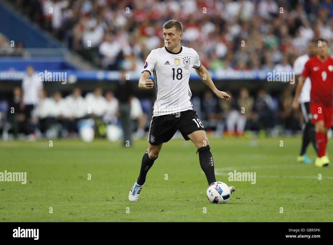 Saint-Denis, Francia. 16 Giugno, 2016. Toni Kroos (GER) Calcio/Calcetto : UEFA EURO 2016 group stage match tra Germania 0-0 Polonia allo Stade de France in Saint-Denis, Francia . © Mutsu Kawamori/AFLO/Alamy Live News Foto Stock
