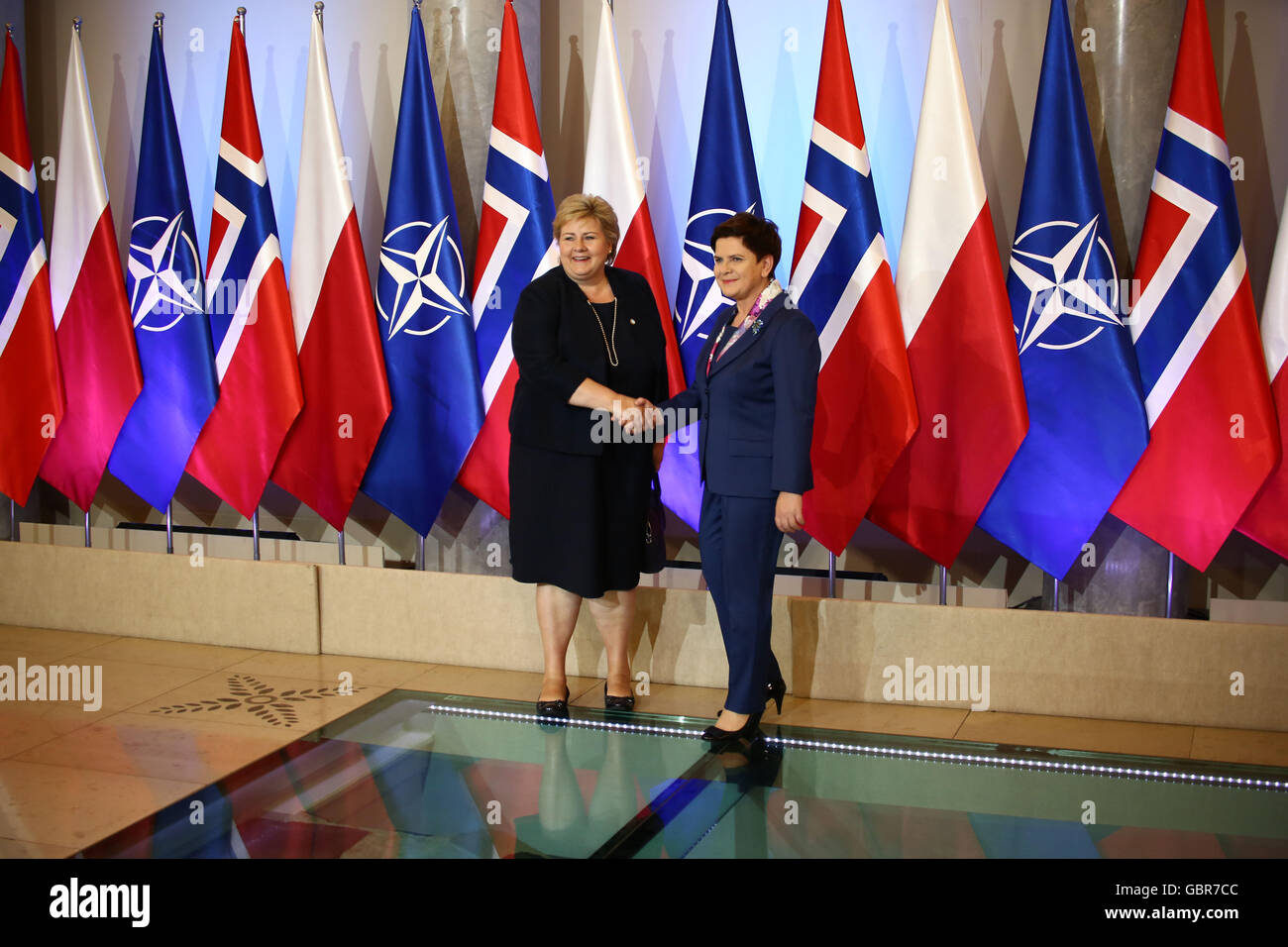 Varsavia, Polonia. 8 Luglio, 2016. Il Primer Beata Szydlo ricevuto PM Erny Solberg per la visita ufficiale a Varsavia durante il vertice della NATO. Credito: Jake Ratz/Alamy Live News Foto Stock