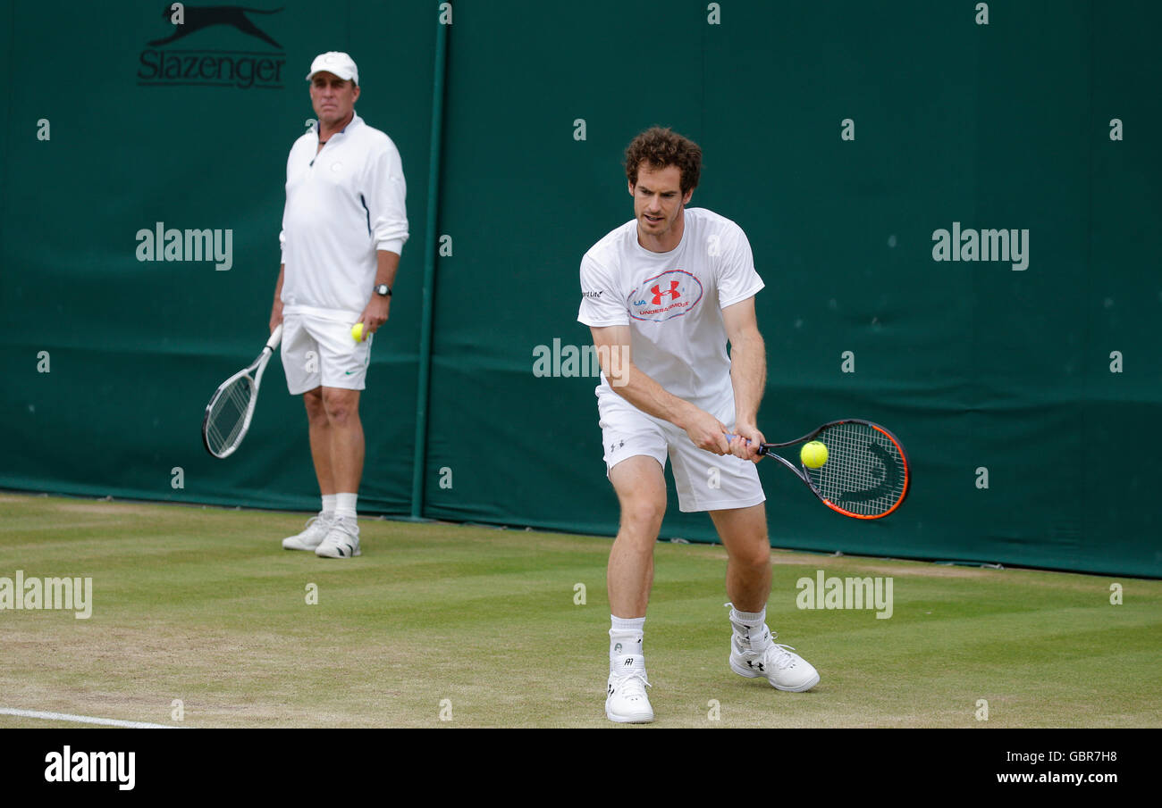 Londra, Regno Unito. 8 Luglio, 2016. Ivan Lendl & Andy Murray Andy Murray allenatore i campionati di Wimbledon 2016 All England Tennis Club, Wimbledon, Londra, Inghilterra 08 luglio 2016 Uomini Singoli Semi Finali All England Tennis Club, Wimbledon, Londra, Inghilterra 2016 Credit: Allstar Picture Library/Alamy Live News Foto Stock