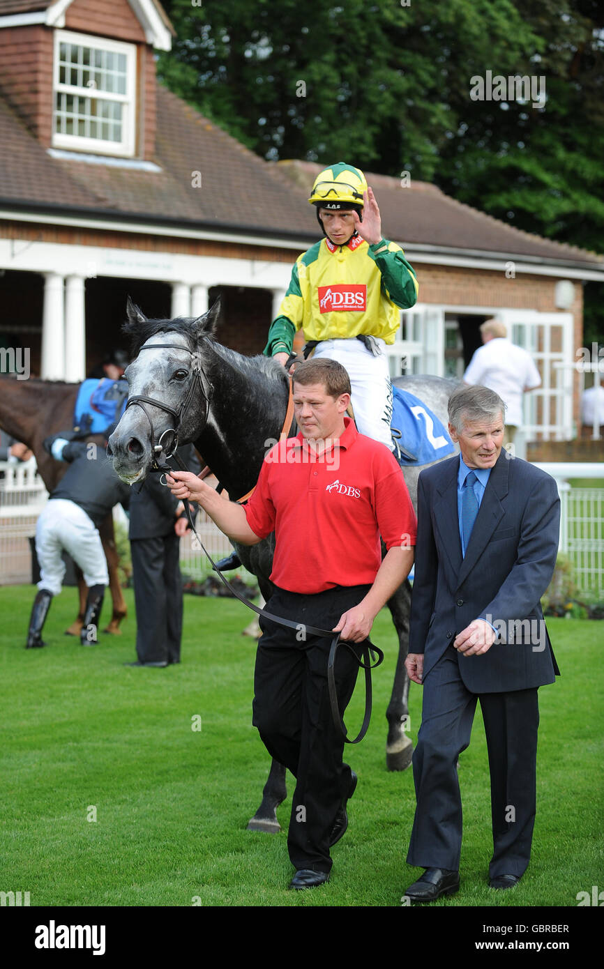 Horse Racing - Blue Square Brigadier Gerard sera - Sandown Park Foto Stock