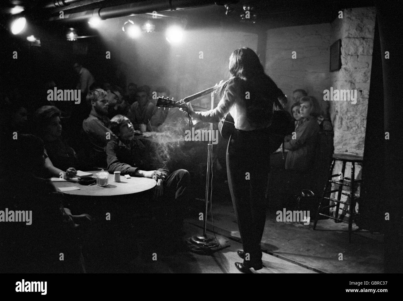 Buffy Sainte-Marie al Gaslight Cafe, 1964 Foto Stock