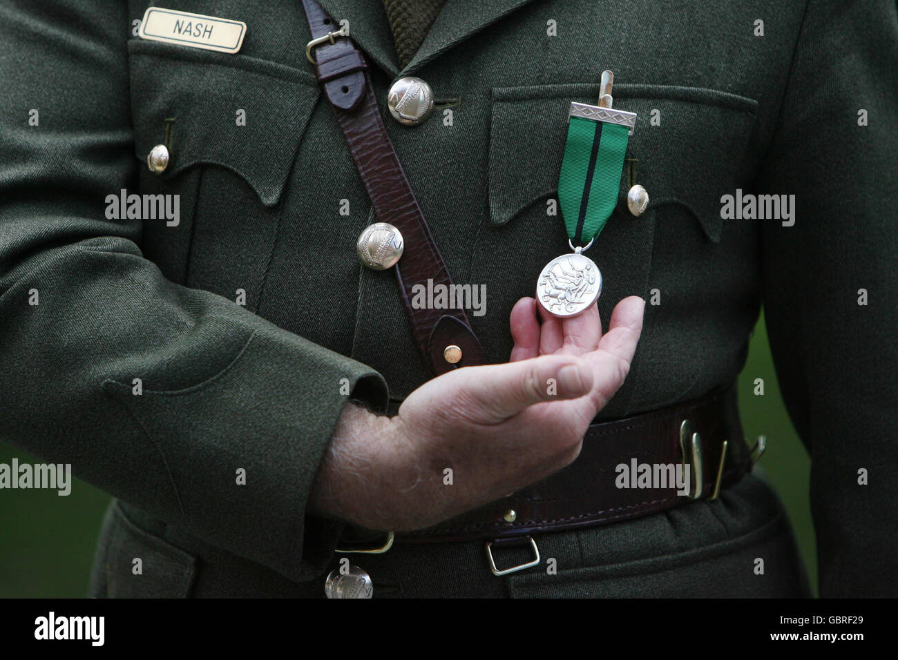 Il tenente generale Pat Nash con la sua distinta Medaglia di Servizio che gli è stata presentata in una cerimonia a McKee Barracks, Dublino. Foto Stock
