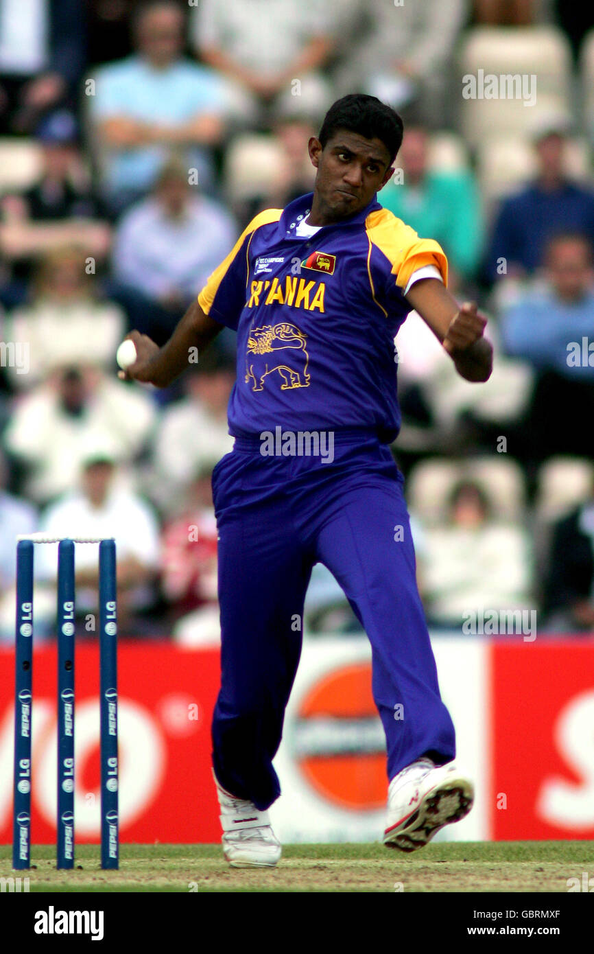 Cricket - ICC Champions Trophy 2004 - Sri Lanka / Inghilterra. Farveez Maharoof, Sri Lanka Foto Stock