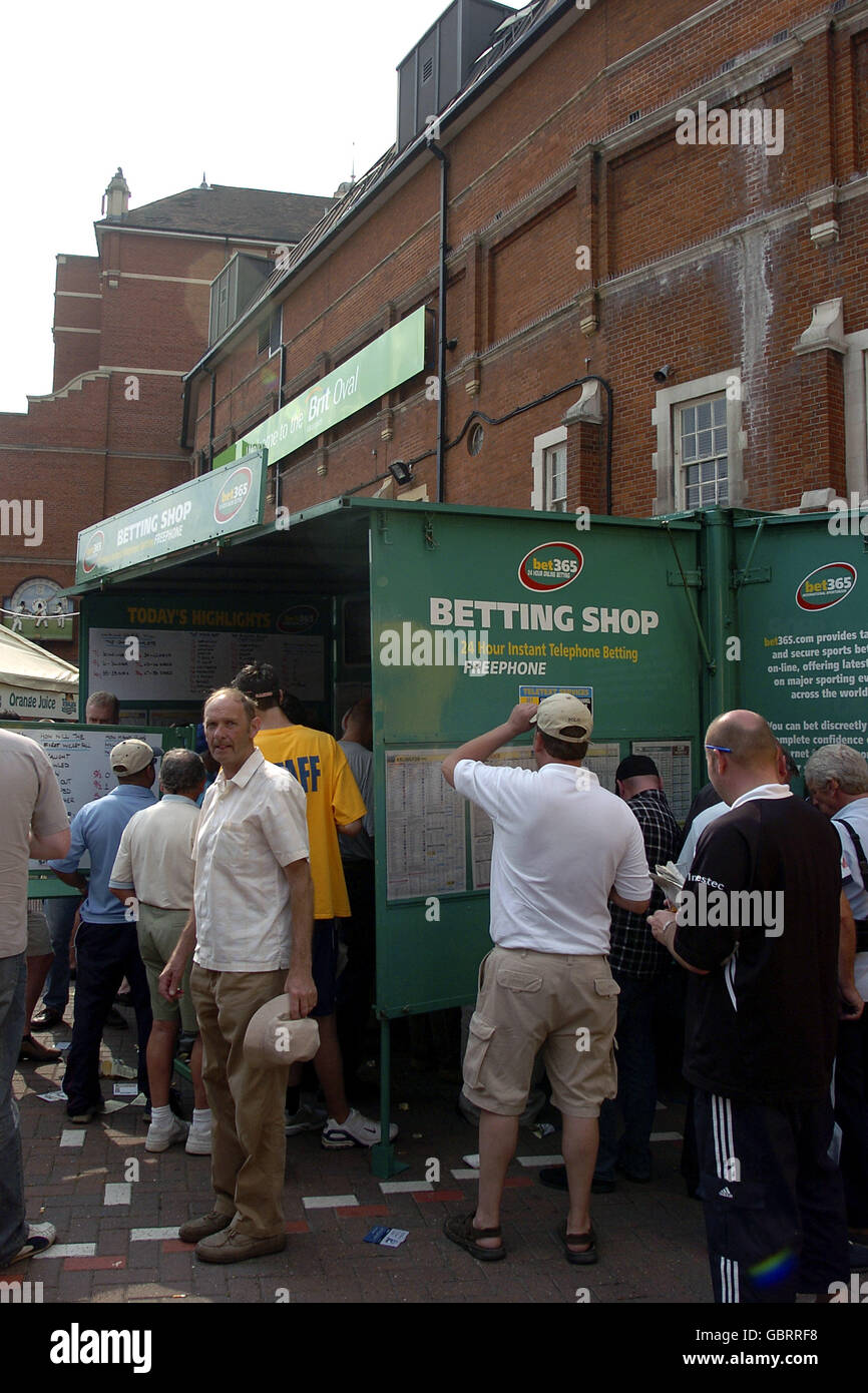 Cricket - NatWest Challenge - Inghilterra / India. Uno stand Bet 365 sul piazzale del Brit Oval Foto Stock