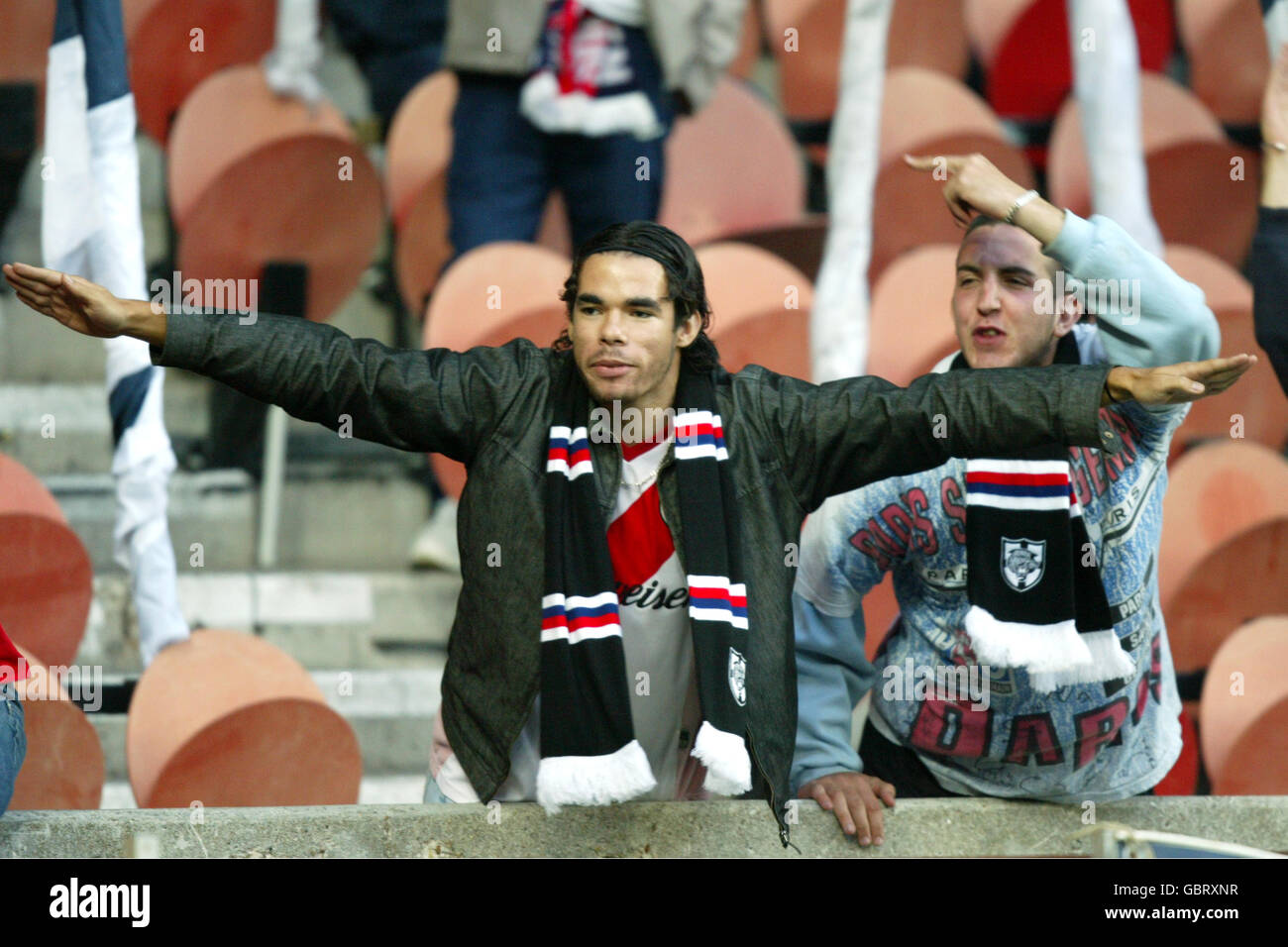 Calcio - UEFA Champions League - Gruppo H - Paris Saint Germain v Chelsea. I fan di Paris Saint Germain supportano il team Foto Stock