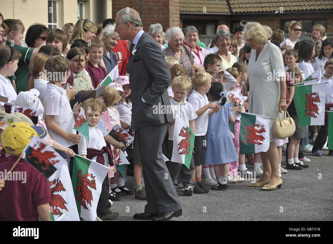 Carlo e Camilla visita ospedale Llandovery Foto Stock