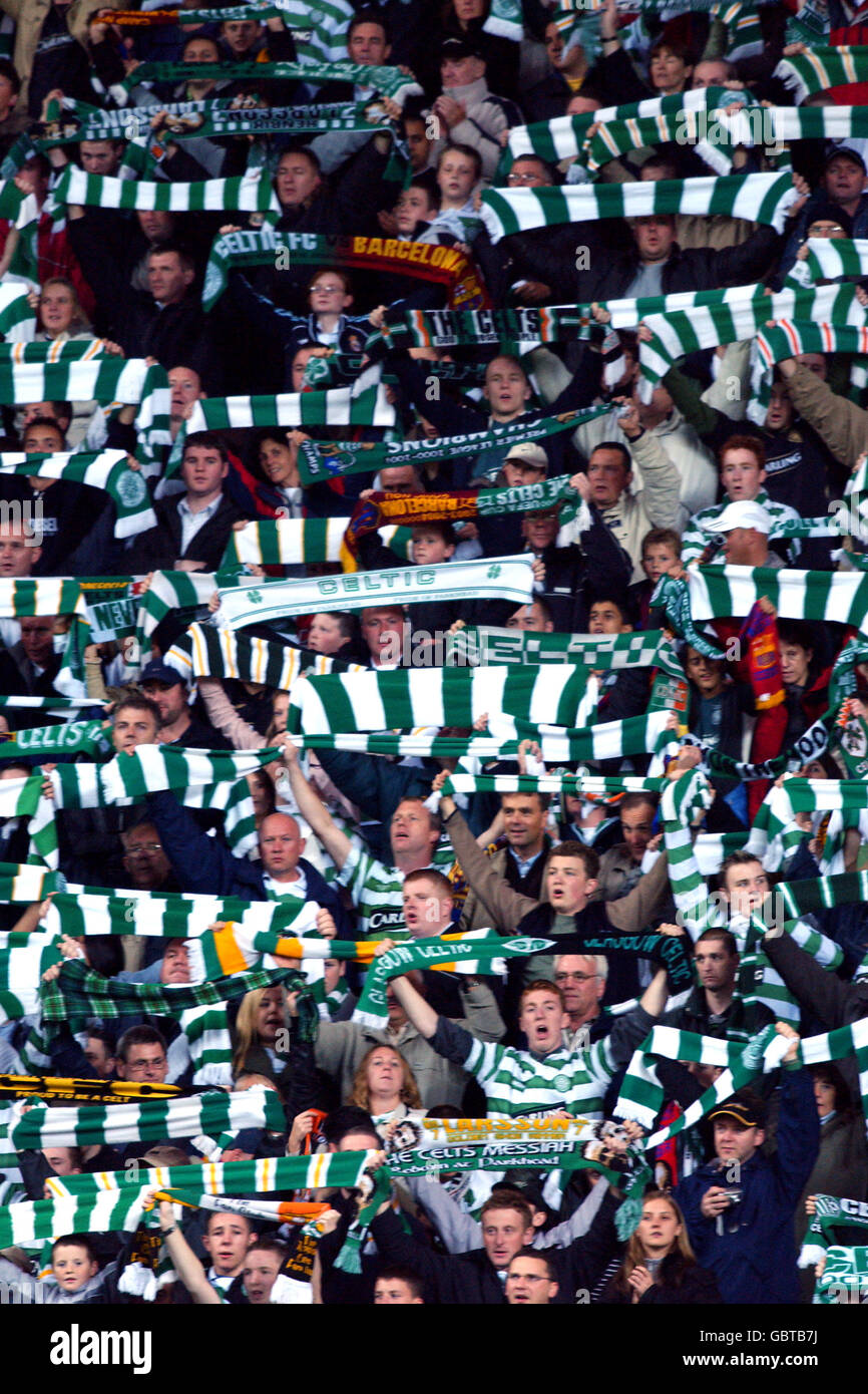 Celtic fans scarves immagini e fotografie stock ad alta risoluzione - Alamy