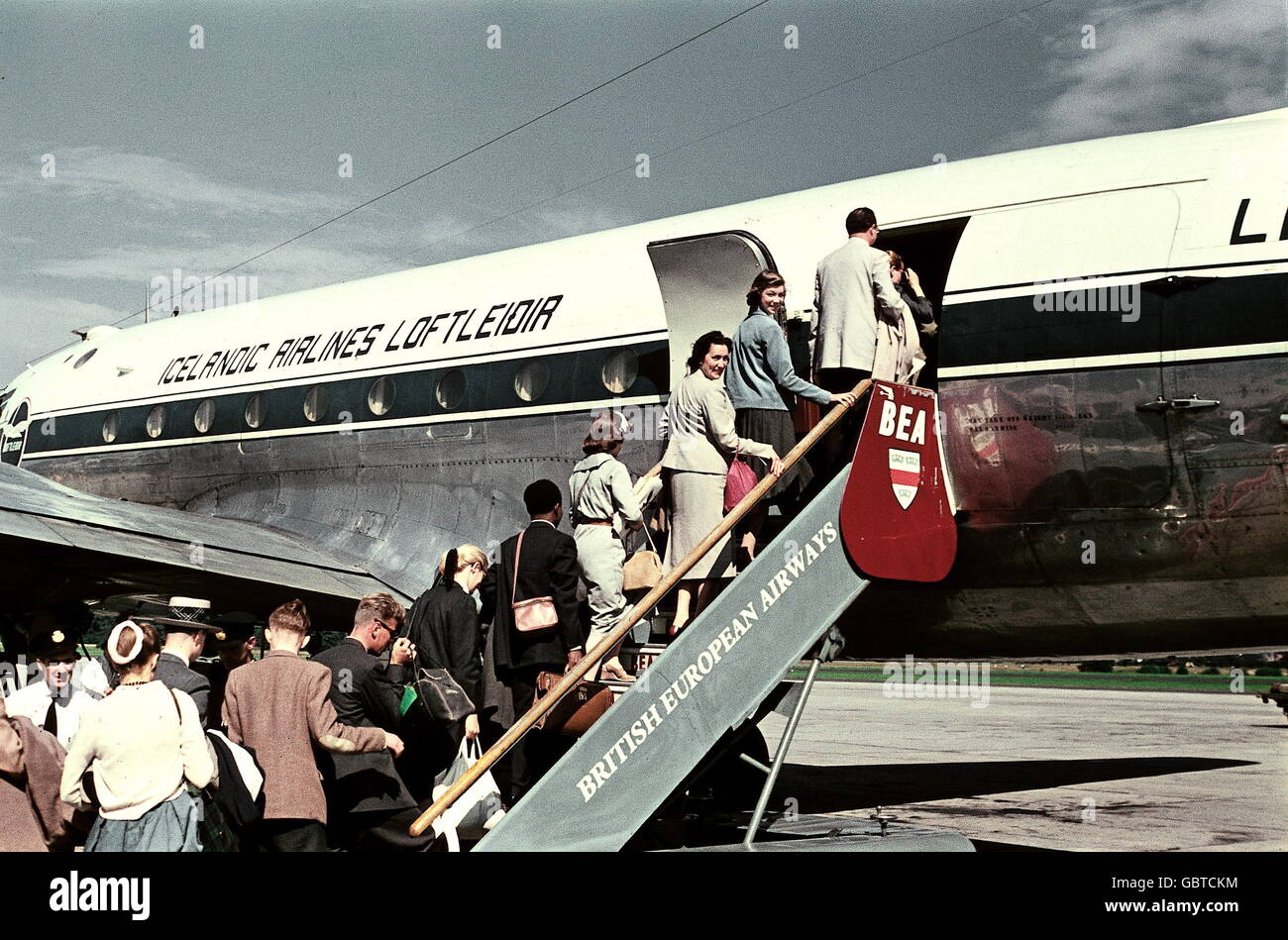 Trasporto / trasporto, aviazione, aereo, passeggeri durante l'imbarco, Gran Bretagna, 1957, diritti aggiuntivi-clearences-non disponibile Foto Stock