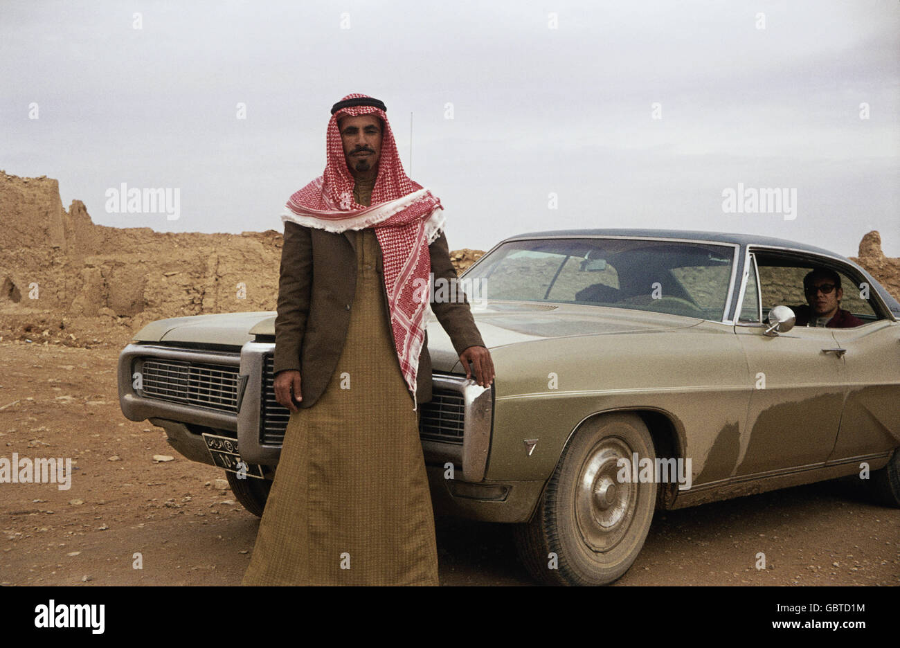 Geografia / viaggio, Arabia Saudita, persone, uomo in abiti tradizionali, autista, 1972, diritti aggiuntivi-clearences-non disponibile Foto Stock