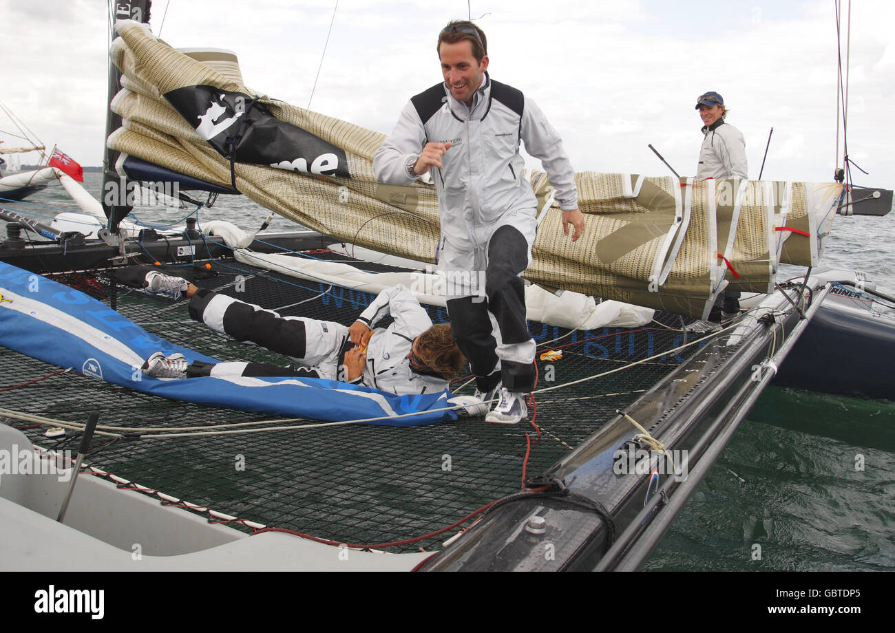 Il triplo medaglia d'oro olimpica ben Ainslie a bordo del catamarano Team Origin Extreme 40 sul Solent vicino a Cowes, Isola di Wight, davanti alla JP Morgan Asset Management Round the Island Race di domani. Data immagine: Venerdì 19 giugno 2009. Ainslie gareggerà per la prima volta sul catamarano e gareggerà testa a testa con Russell Coutts, vincitore della Coppa America triplice. Quasi 1,800 yacht e 16,000 marinai gareggeranno nella corsa storica, una circumnavigazione dell'isola di 50 miglia in senso antiorario. Il credito fotografico dovrebbe essere: Chris Ion/PA Wire. Foto Stock