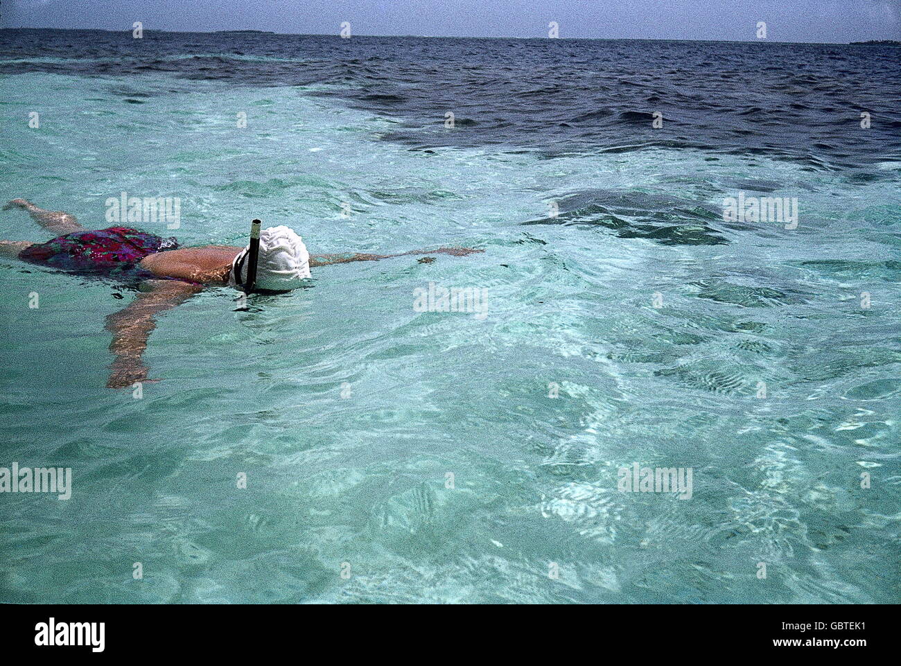 Tempo libero, bagno, donna durante lo snorkeling, Maldive, 1976, diritti aggiuntivi-clearences-non disponibile Foto Stock
