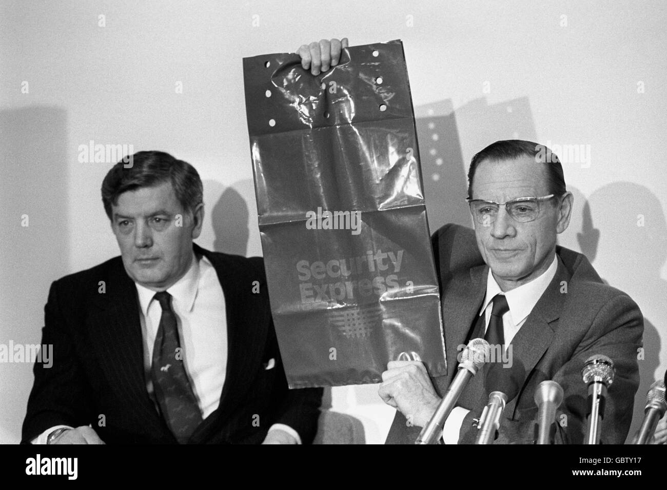 British Crime - rapine a mano armata - La sicurezza rapina Express - Londra - 1983 Foto Stock