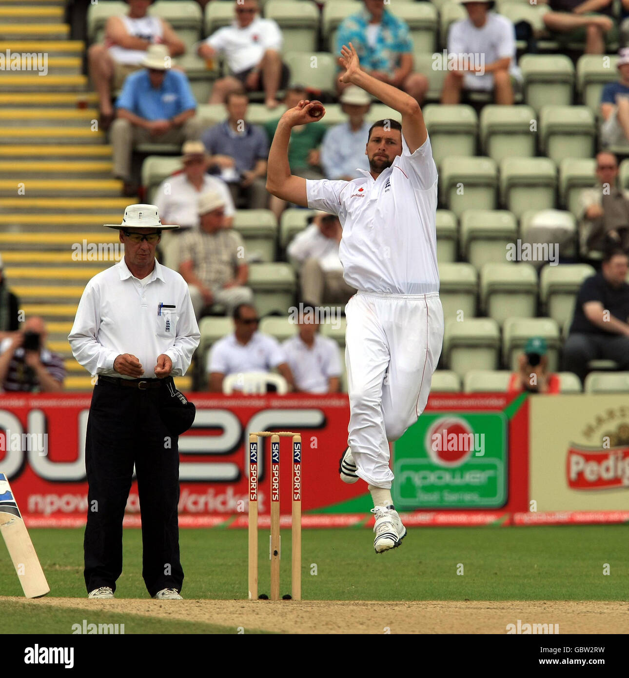 Inghilterra Lions' Steve Harmison in azione contro l'Australia durante la partita International Tour a New Road, Worcester. Foto Stock