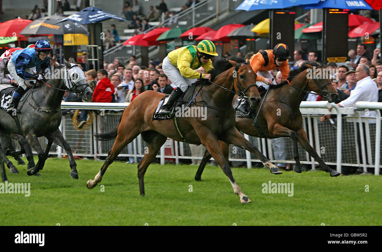 Racing - Kildare Village Derby venerdì - Curragh Racecourse Foto Stock