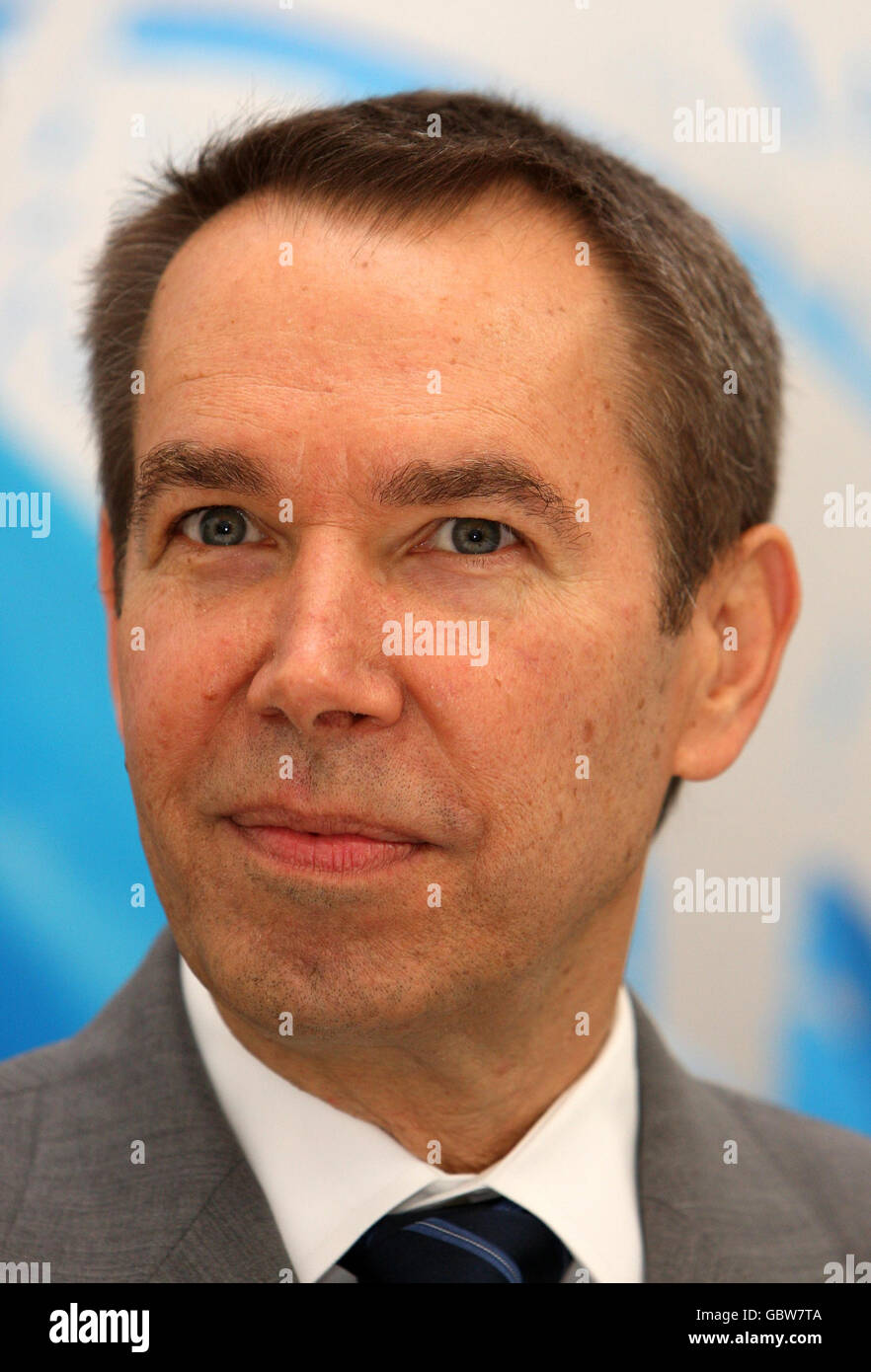 L'artista americano Jeff Koons parla ad una conferenza stampa ad una mostra di opere della sua serie 'Popeye', alla Serpentine Gallery, Londra. Foto Stock