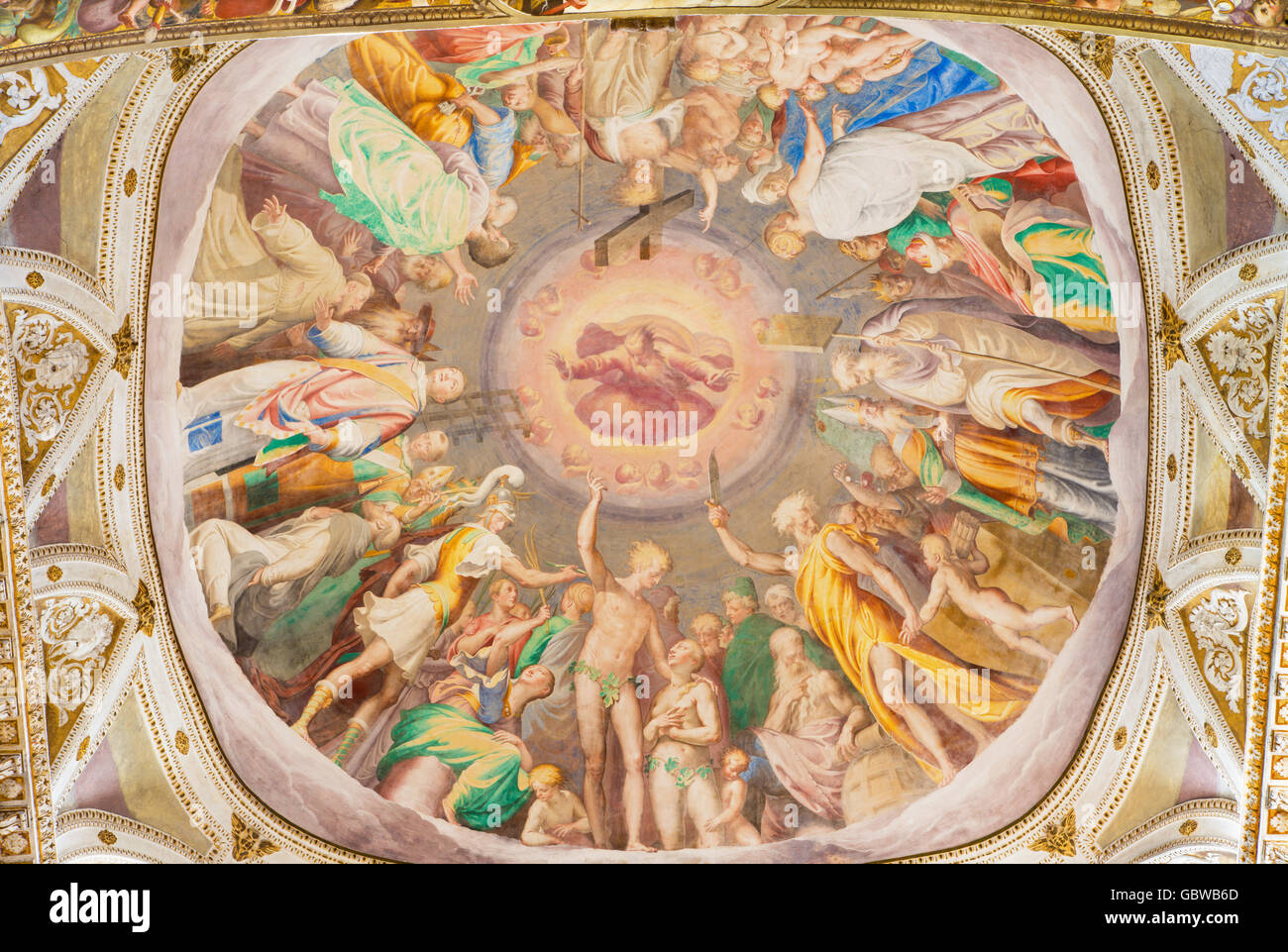 CREMONA, Italia - 24 Maggio 2016: affresco la gloria del Cielo sulla cupola nel presbiterio della Chiesa di San Sigismondo di Camillo Boccaccino Foto Stock