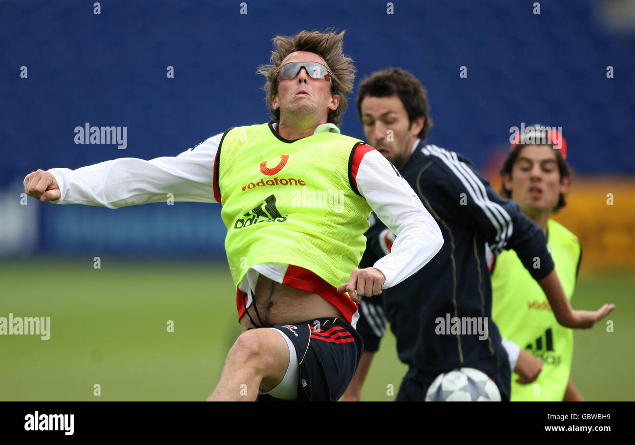 Cricket - The Ashes 2009 - Npower First Test - Inghilterra / Australia - Inghilterra Nets - Sophia Gardens. Graeme Swann, Graham Onions e Alistair Cook, Inghilterra (L-R) Foto Stock