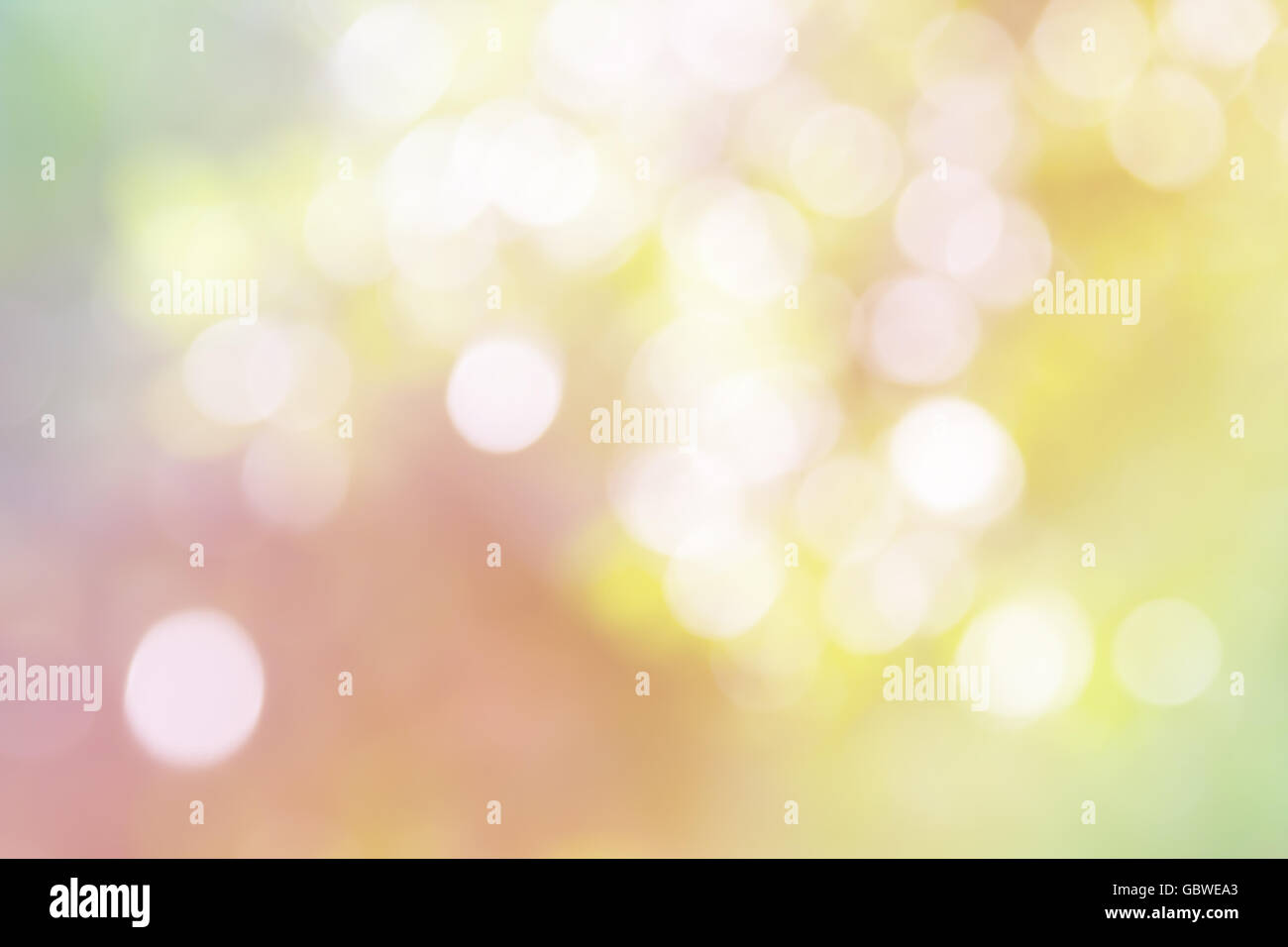 Trasognata luce soffusa di rosa pastello giallo verde bianco umore romantico astratto sfondo bokeh di fondo Foto Stock
