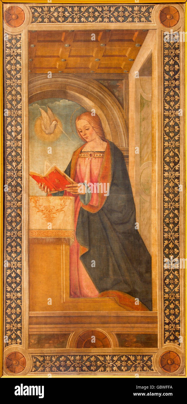 CREMONA, Italia - 25 Maggio 2016: la Vergine Maria dall Annunciazione vernice nella cattedrale di Tommaso Aleni da 16. cento. Foto Stock