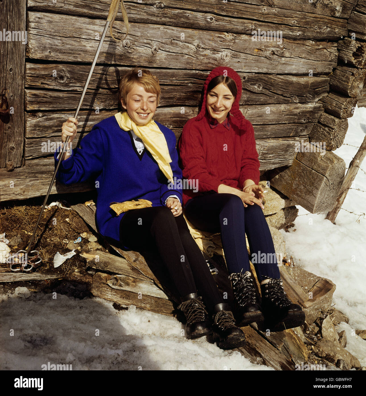 Sport, sport invernali, sci, durante la pausa in capanna di legno, anni 60, , diritti aggiuntivi-clearences-non disponibile Foto Stock