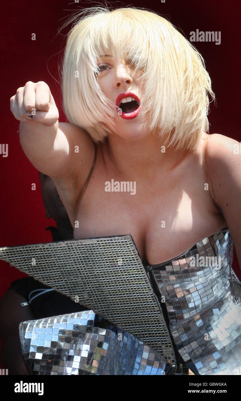 Lady Gaga si esibisce al T in the Park music festival di Balado, Perth e Kinross. Foto Stock
