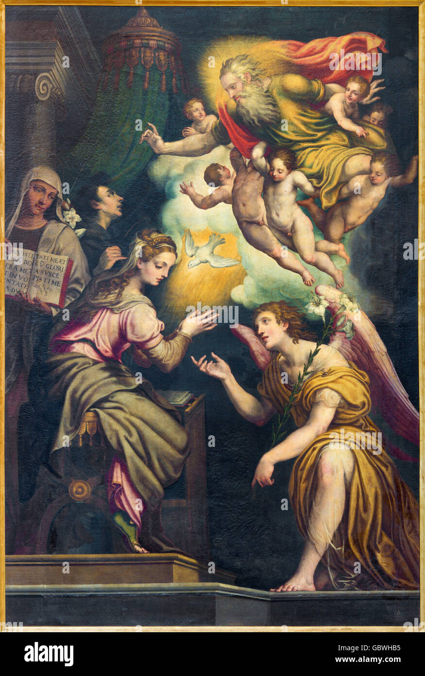 CREMONA, Italia - 24 Maggio 2016: l'annunciazione la vernice nella Chiesa di San Agostino da Giulio Campi (circa 1571). Foto Stock