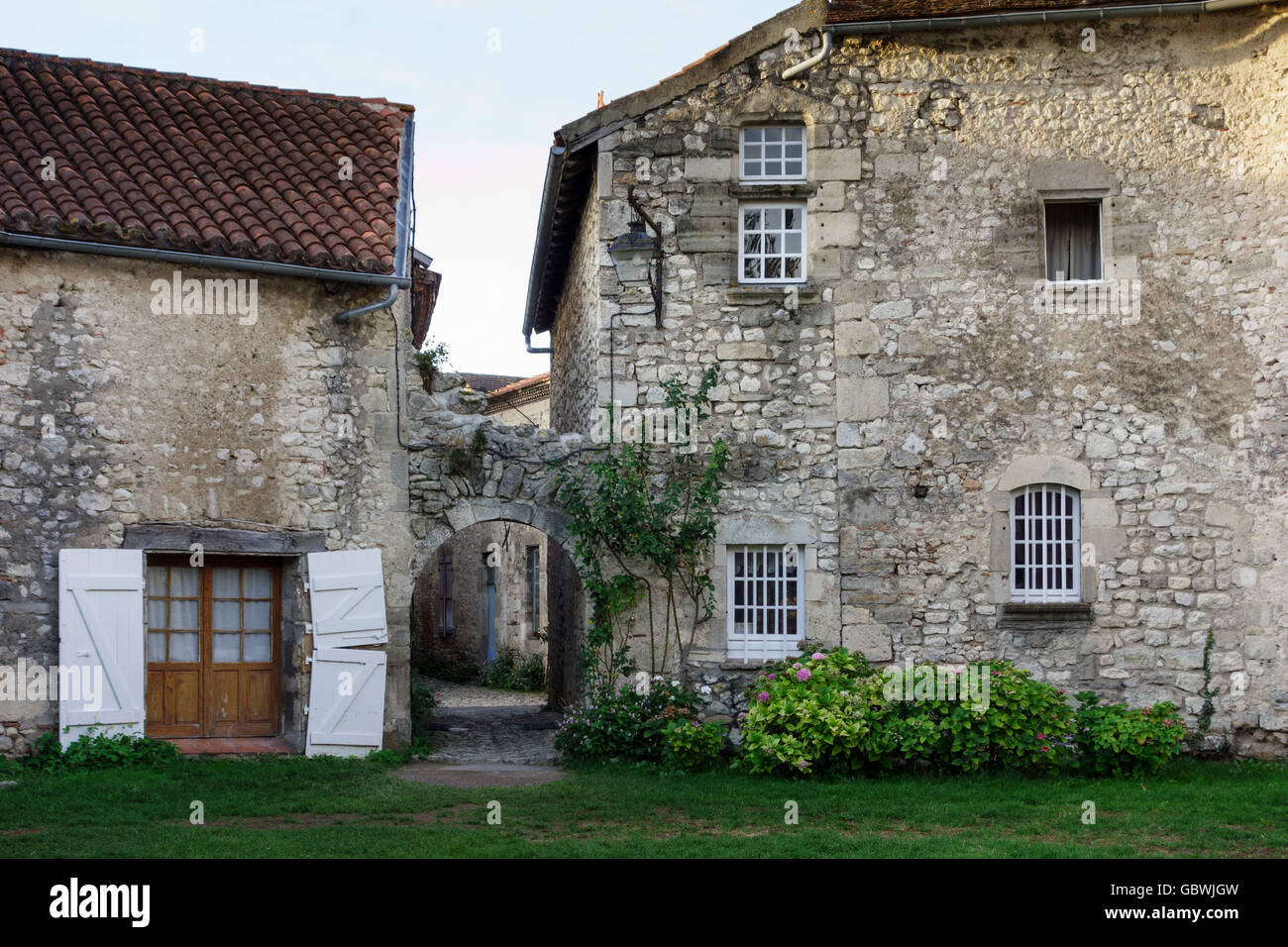 Borgo medievale di Charroux, Allier, Avergna Francia (Charroux è classificato come uno dei più bei villaggi di Francia) Foto Stock