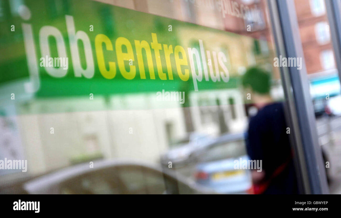 La visione generale del Job Center Plus sulla via Benalder a Glasgow, come i dati pubblicati oggi dimostrano che la disoccupazione è salita a 2.4 milioni dopo un numero record di persone si sono unite alla crescente schiera di disoccupati. Foto Stock