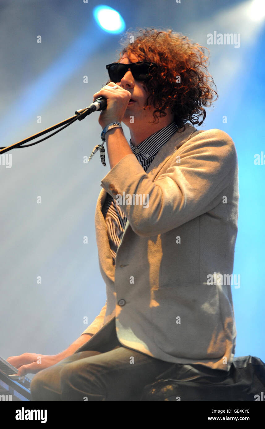 I Mystery Jets si esibiscono il 1° giorno del 15° Festival Internazionale del Benicassim a Benicassim, Spagna. Foto Stock