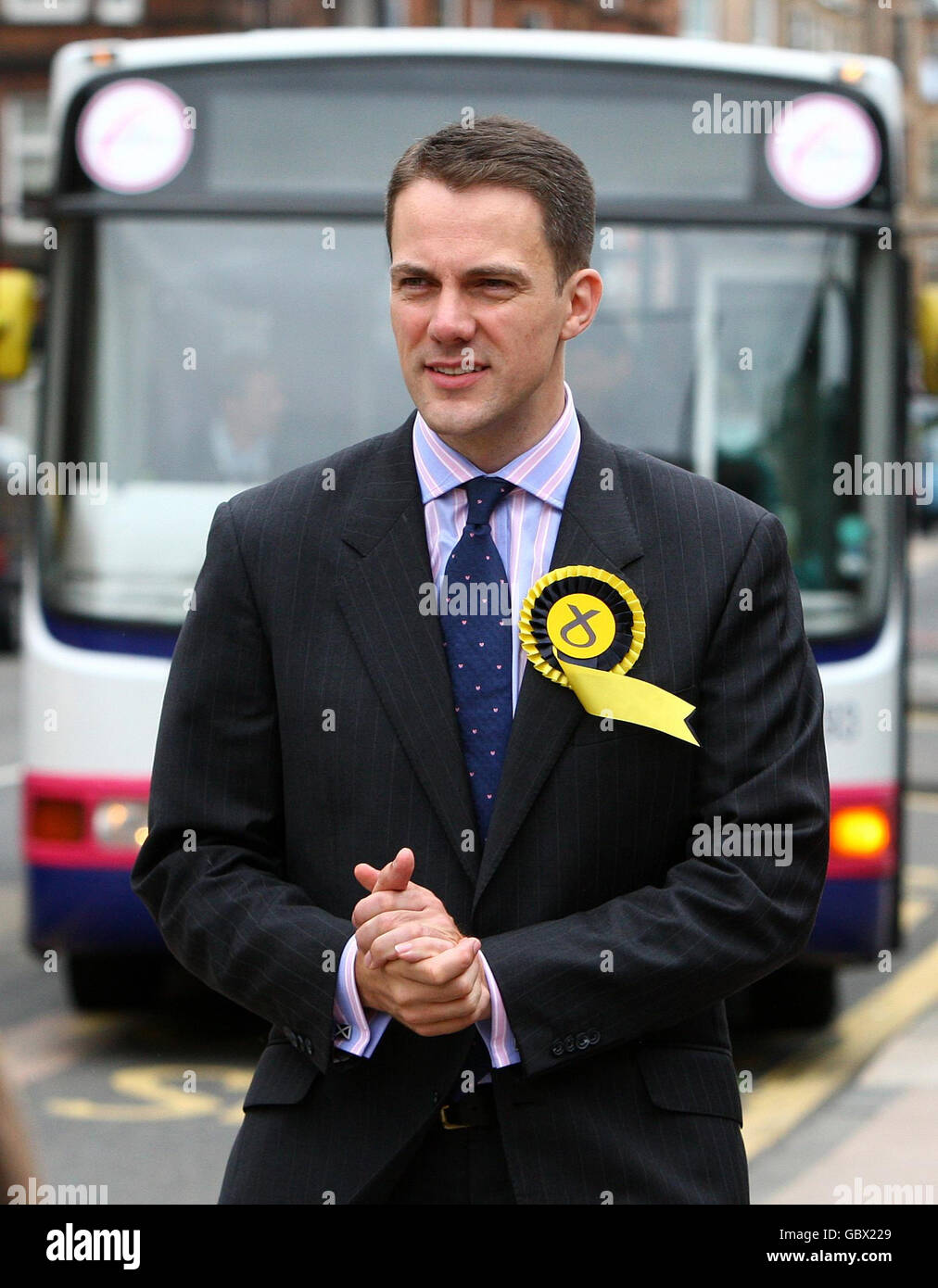 Il candidato della SNP David Kerr si è candidato alle campagne per il weekend della Glasgow Fair nella circoscrizione di Glasgow North East. Foto Stock