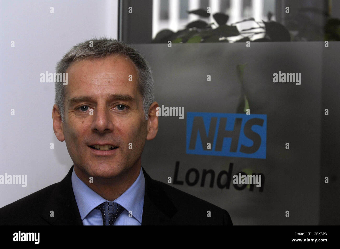Dr Simon Tanner, Direttore Regionale della Sanità pubblica di Londra, presso gli uffici NHS di Londra. Foto Stock