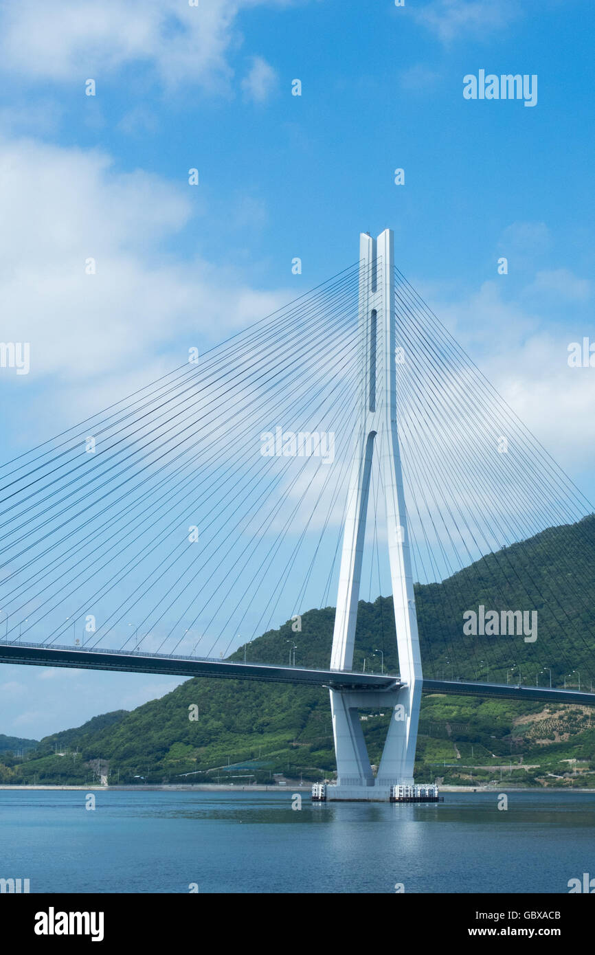 Tatara ponte di collegamento tra le isole di Omishima e Ikuchi in Seto Inland Sea tra Honshu e Shikoku. Foto Stock