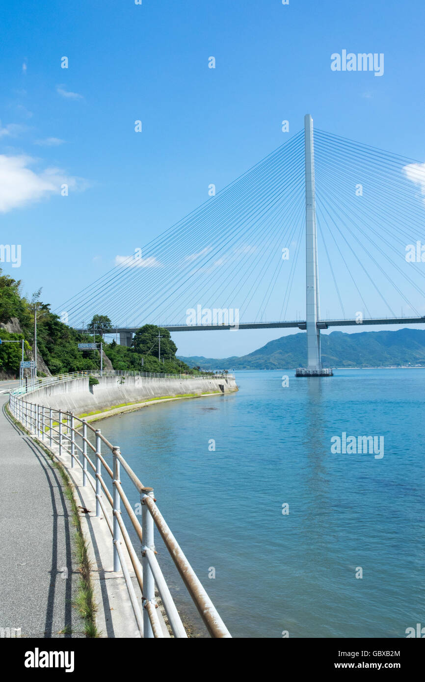 Tatara ponte di collegamento tra le isole di Omishima e Ikuchi in Seto Inland Sea tra Honshu e Shikoku. Foto Stock