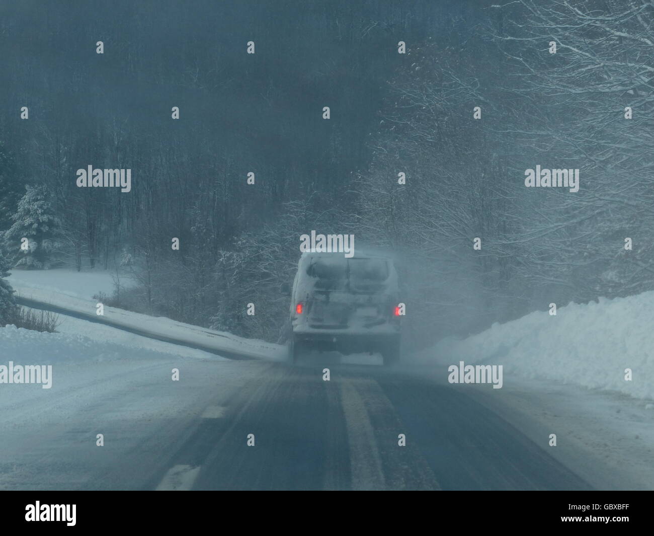In inverno le condizioni di guida Foto Stock