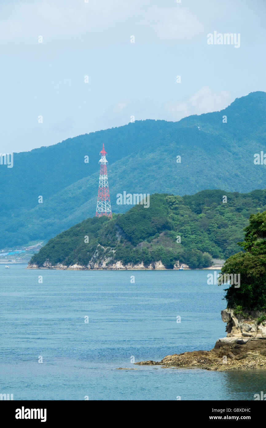 Trasmissione di potenza sulla torre Hoso isola in Seto Inland Sea. Foto Stock