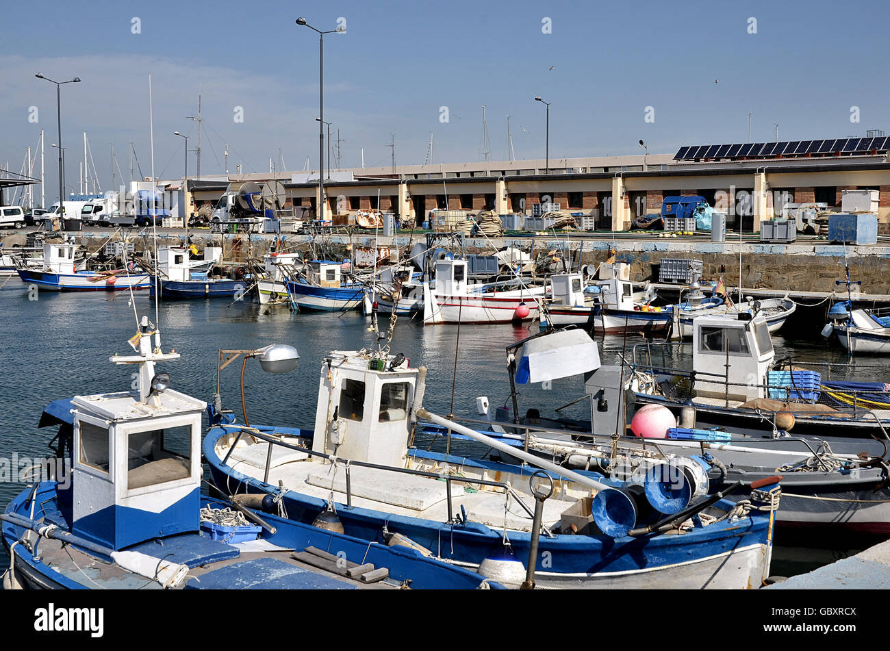 Porto di pesca di rose, o Rosas, comune sulla Costa Brava a nord-est la Catalogna in Spagna Foto Stock