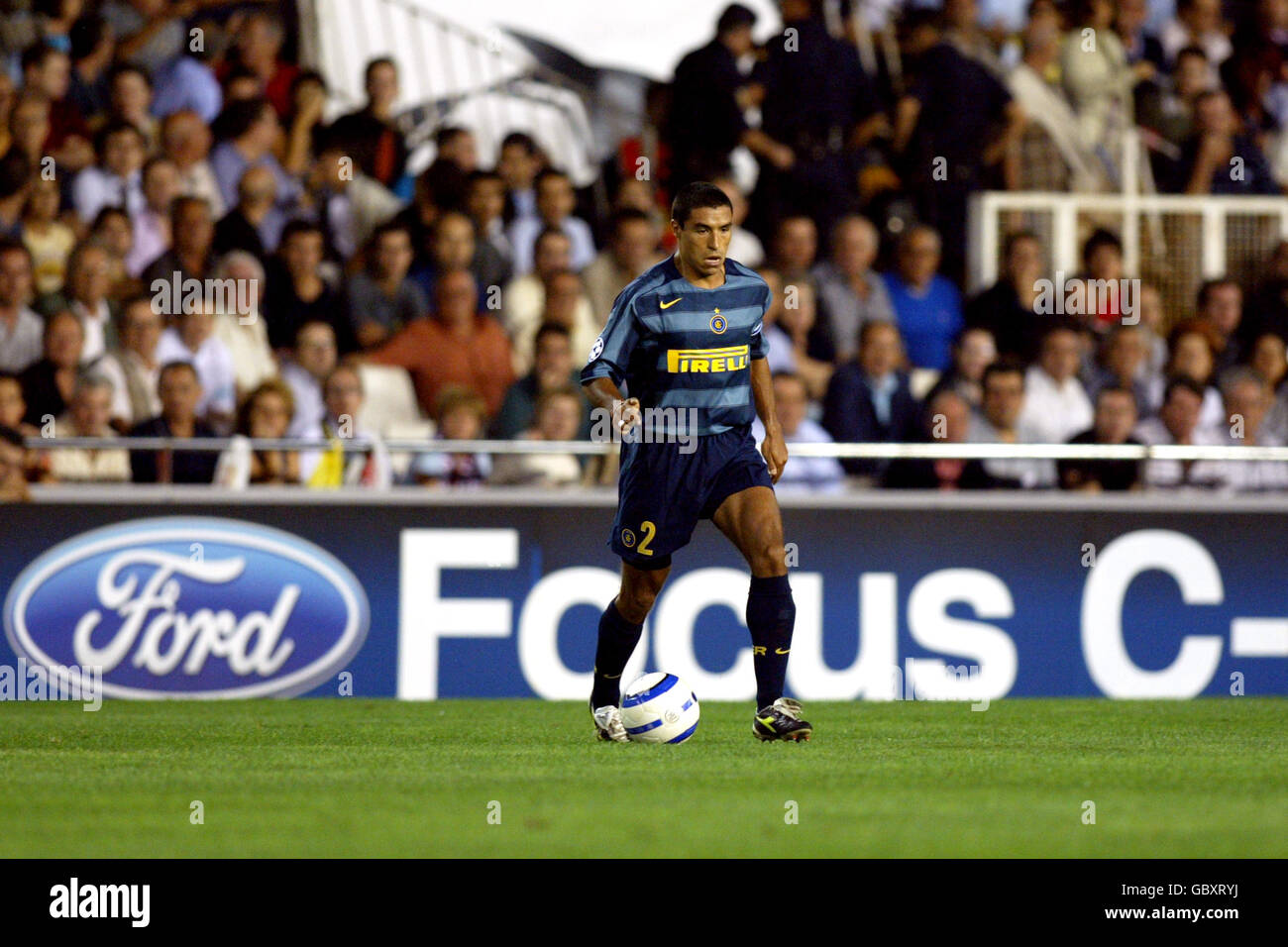 Calcio - UEFA Champions League - Gruppo G - Valencia / Inter Milan. Ivan Cordoba, Inter Milano Foto Stock