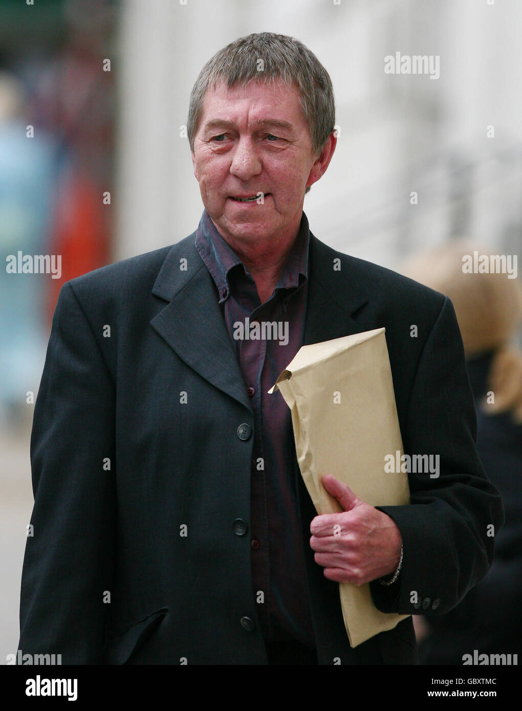 Alex Brown lascia la corte della Corona di Lewes a Lewes, Sussex orientale, dove è accusato di essere parte di un anello di Unione di sciame e cospirazione per facilitare l'ingresso illegale delle persone nel Regno Unito. Data foto: Venerdì 17 luglio 2009. Vedere la storia PA TRIBUNALI credito dovrebbe leggere: Gareth Fuller / PA filo Foto Stock