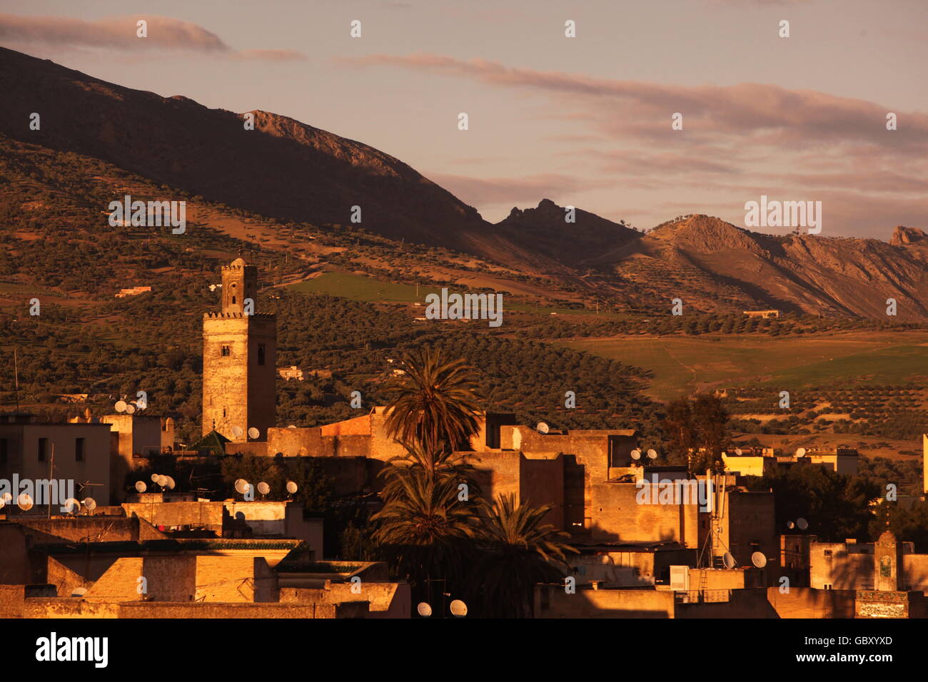 La medina di vecchia città nella città storica di Fes in Marocco in nord Africa. Foto Stock