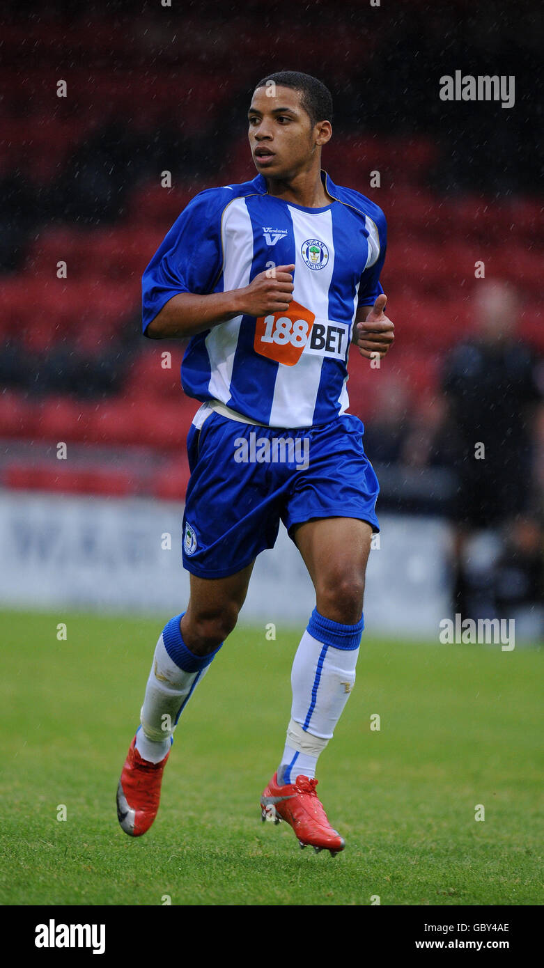 Calcio - Pre Season friendly - Crewe Alexandra / Wigan Athletic - l'Alexandra Stadium. Wigan Athletic's Curtis Obeng Foto Stock