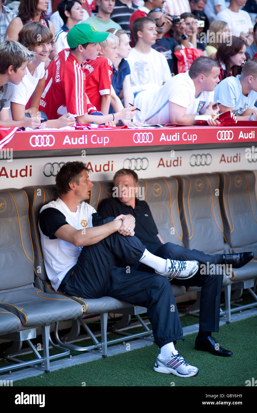 La leggenda di Edwin Van der SAR e Bayern Monaco di Manchester United Oliver Khan chiacchiera prima della partita contro Boca Juniors Foto Stock