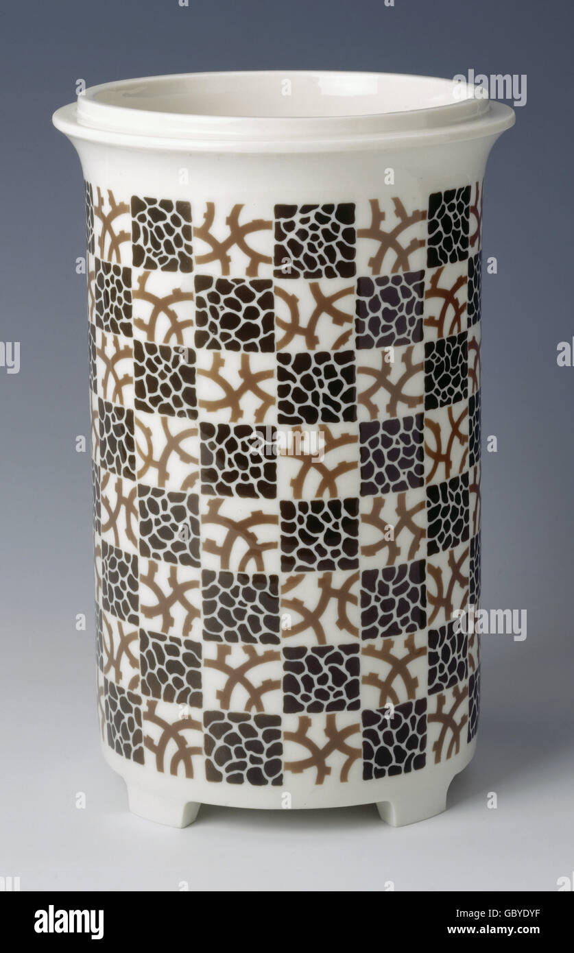 Belle arti, porcellana Nymphenburg porcellana, alta vaso cilindrico serie 816 con fondo decor smaltato, 1905, design: Adelbert Niemeyer (la forma e il decor), Foto Stock