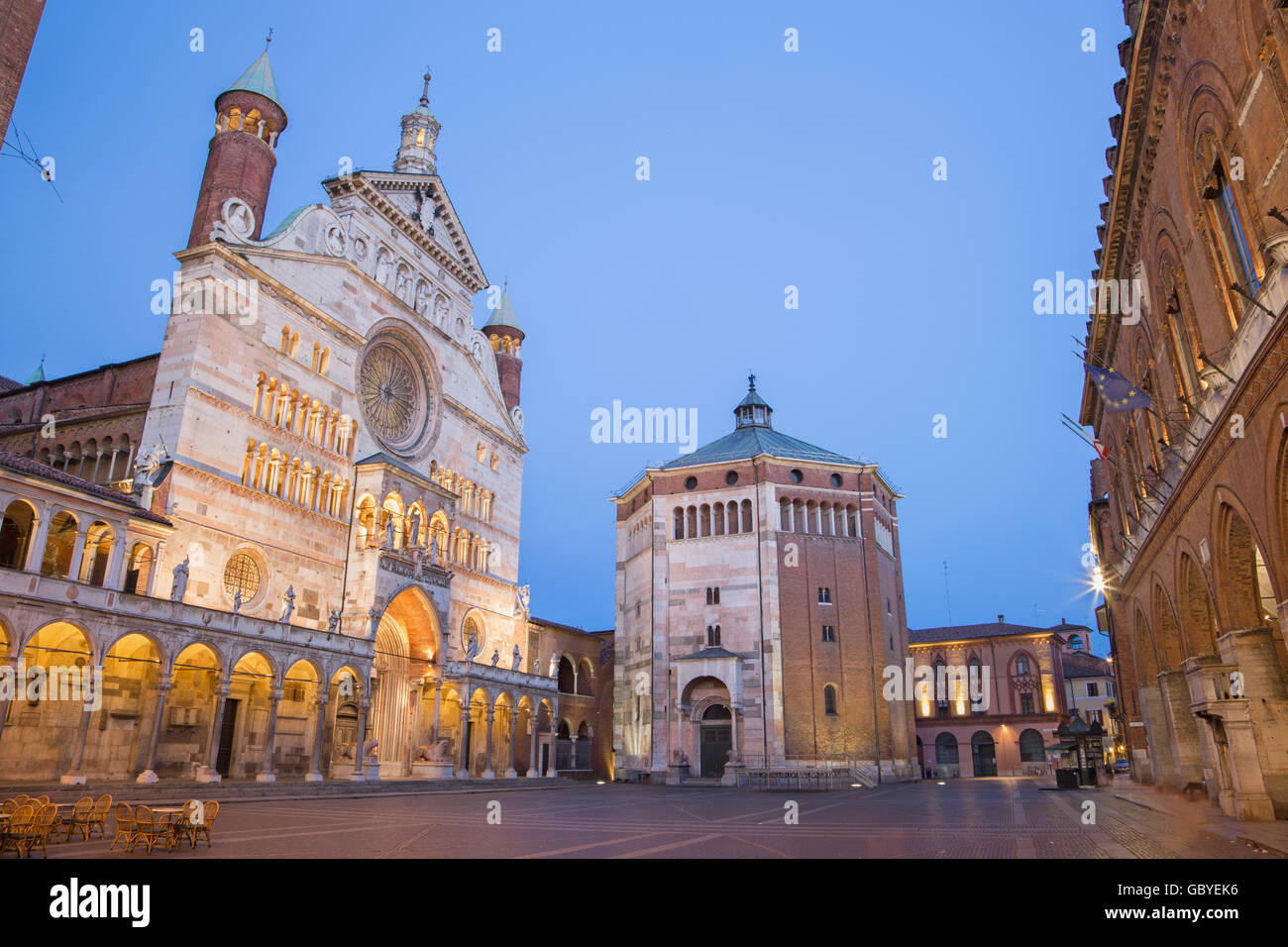 Cremona - cattedrale Assunzione della Beata Vergine Maria al tramonto. Foto Stock